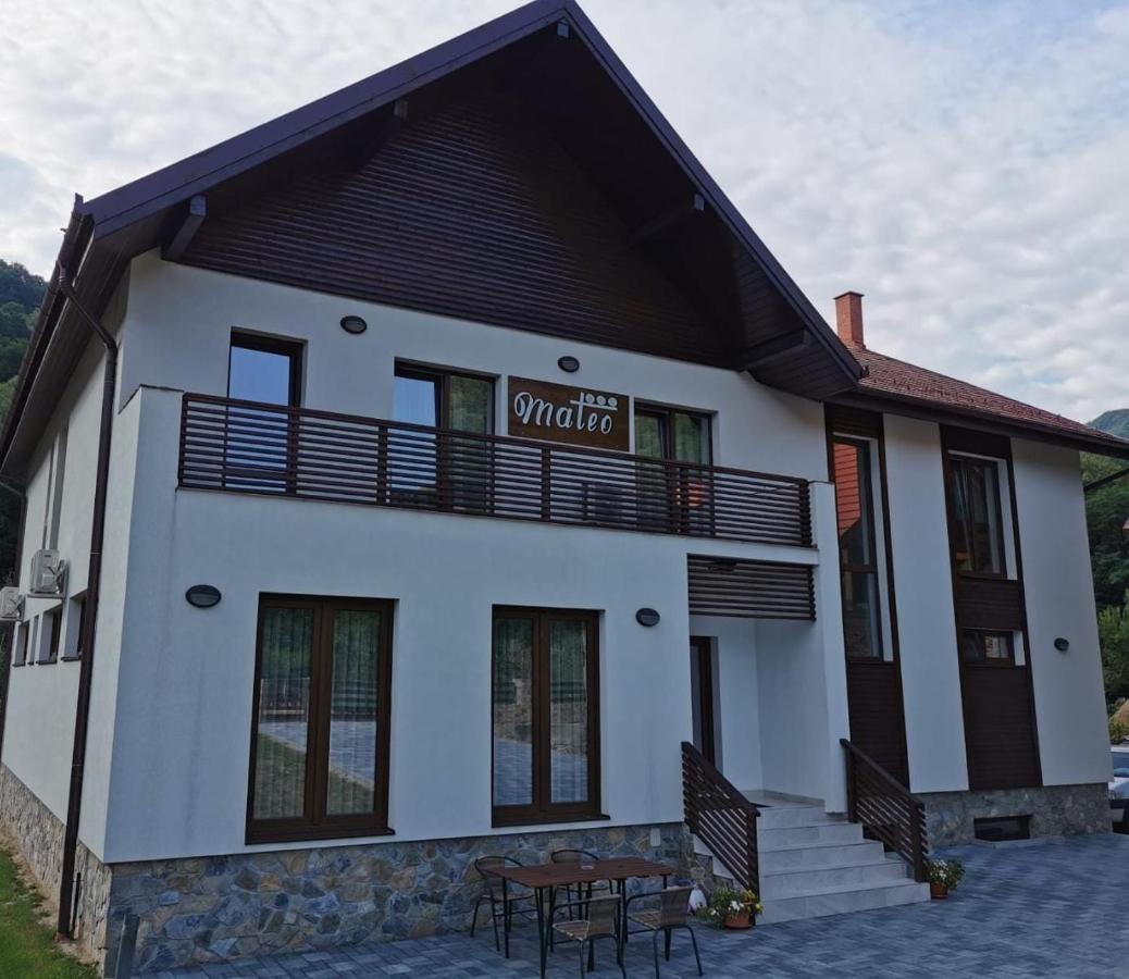 Mateo Transalpina Hotell Săsciori Exteriör bild