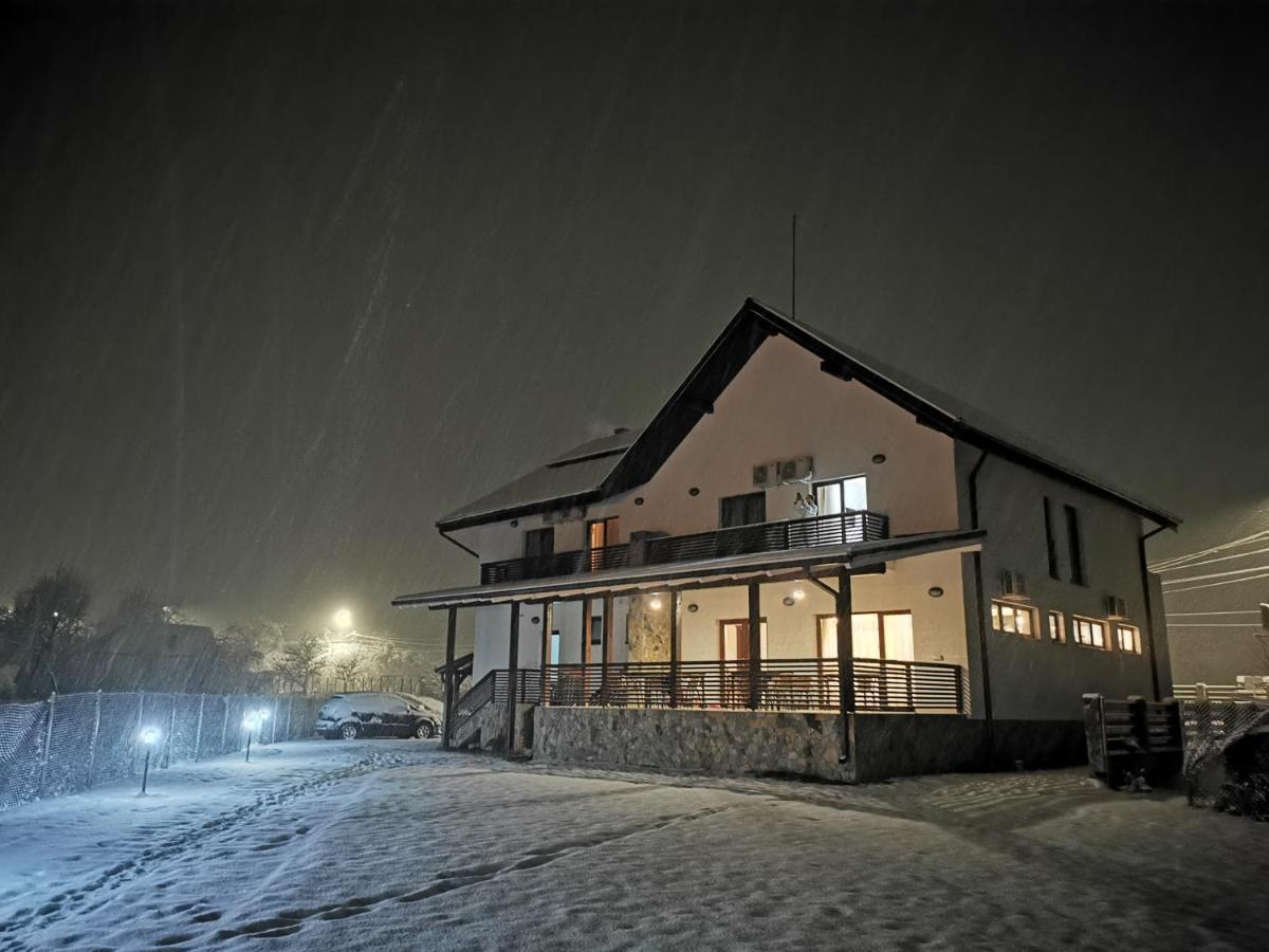 Mateo Transalpina Hotell Săsciori Exteriör bild