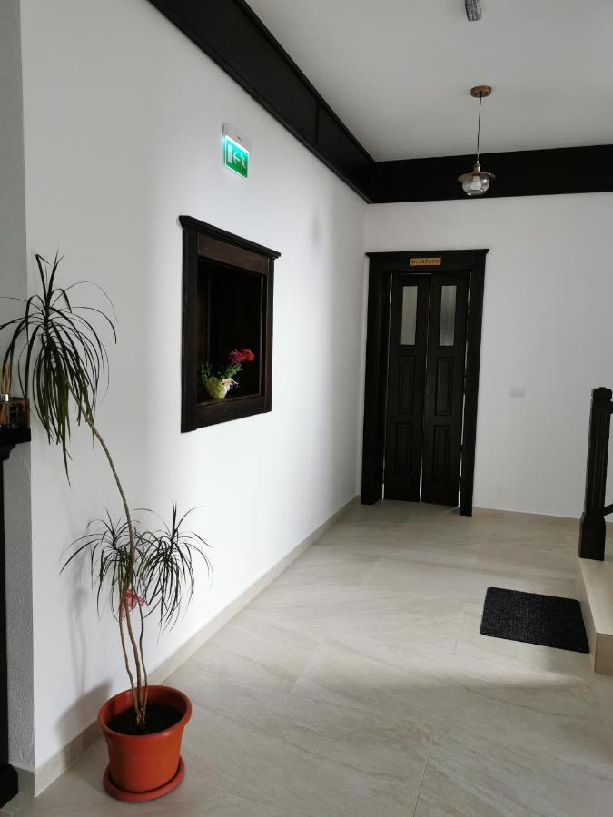 Mateo Transalpina Hotell Săsciori Exteriör bild